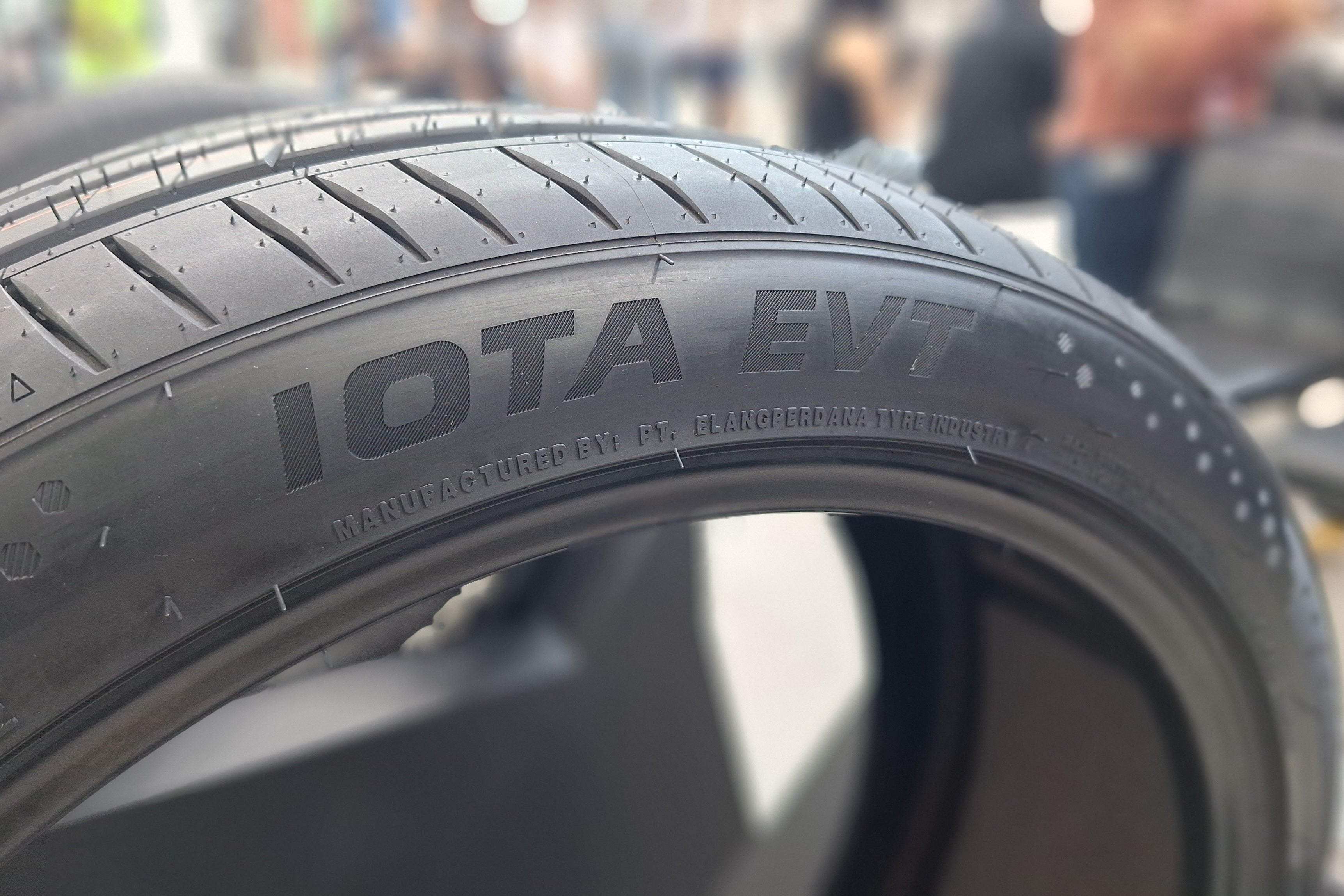 The Difference Between Electric Car Tires and Conventional Tires